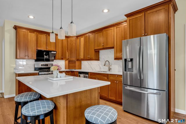31 Bishop Road, West Hartford, CT 06119
