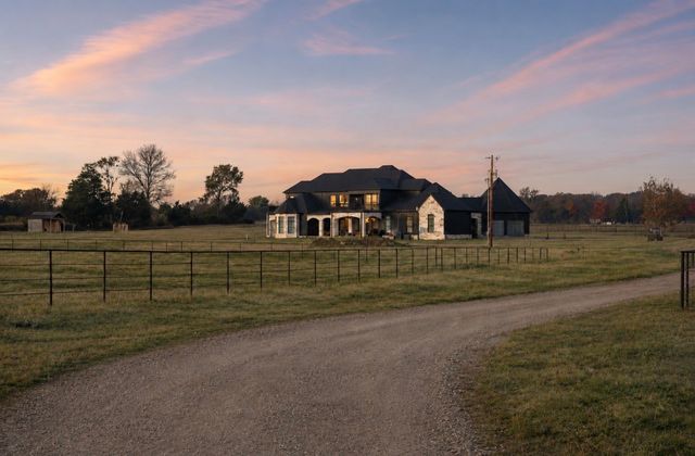 201 Lamb Rd, Rockvale, TN 37153