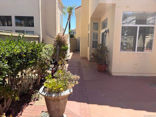17972 Pueblo Vista Lane, San Diego, CA 92127