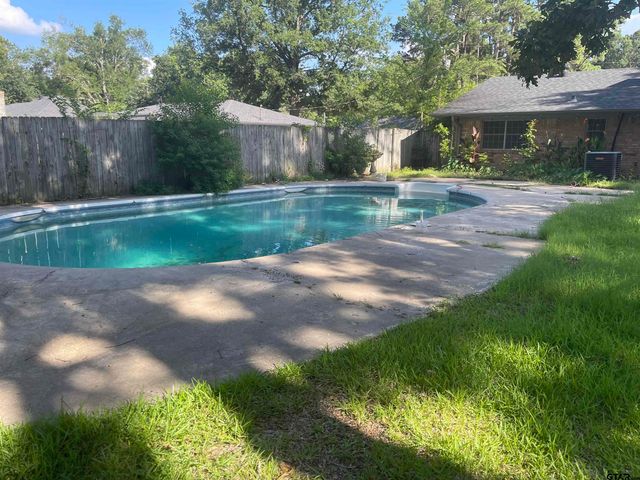 2005 Happy St., Mt Pleasant, TX 75455