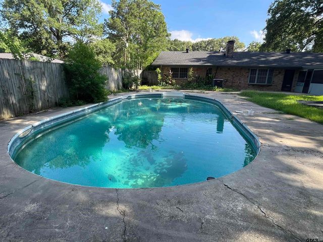 2005 Happy St., Mt Pleasant, TX 75455