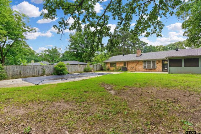 2005 Happy St., Mt Pleasant, TX 75455