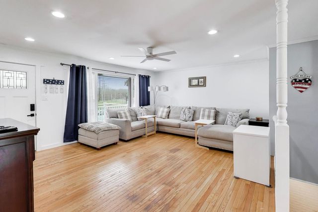 4318 Sioux Lane, Mchenry, IL 60050