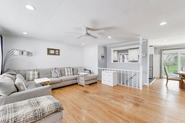 4318 Sioux Lane, Mchenry, IL 60050