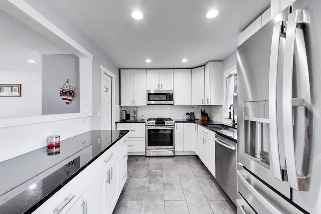 4318 Sioux Lane, Mchenry, IL 60050