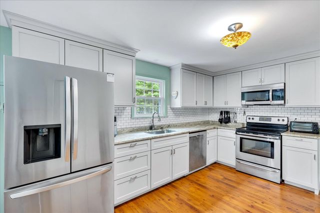8 Brigantine Avenue, Osterville, MA 02655