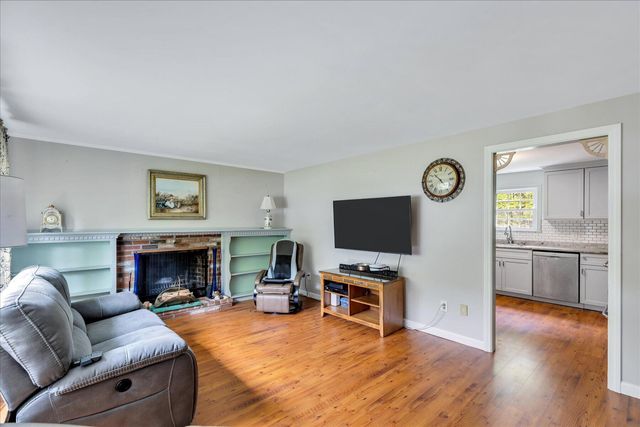 8 Brigantine Avenue, Osterville, MA 02655