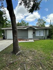 1402 Firwood Circle, Pasadena, TX 77502