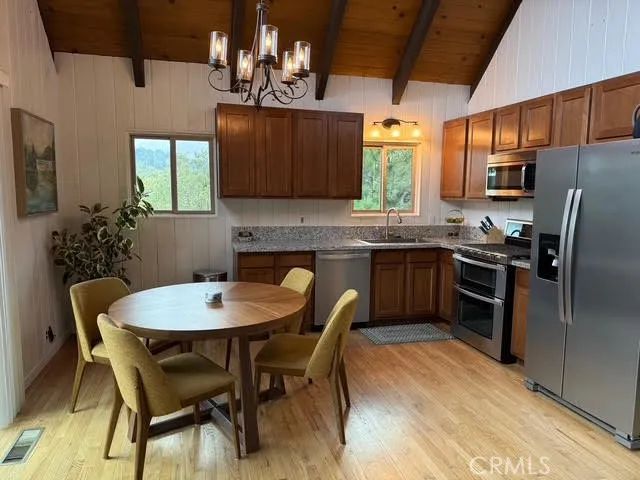 114 Old Toll Road, Lake Arrowhead, CA 92317