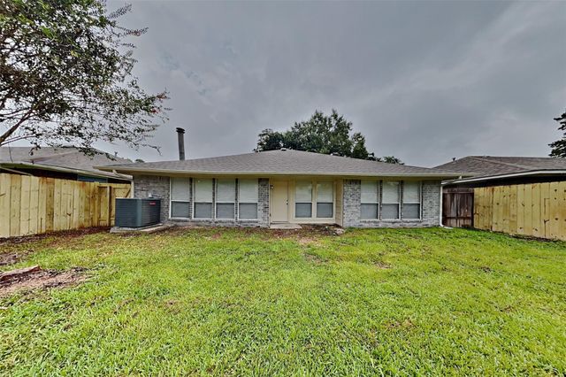 2222 Friarwood Trail, Houston, TX 77339