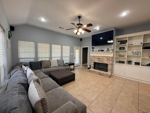 42438 Wood Ave, Ponchatoula, LA 70454