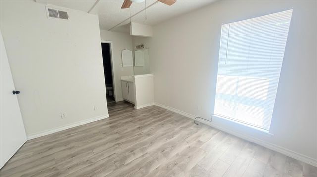6200 W Tidwell Road 1201, Houston, TX 77092