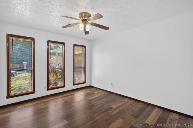 113 Magnolia Avenue, Pryor, OK 74361