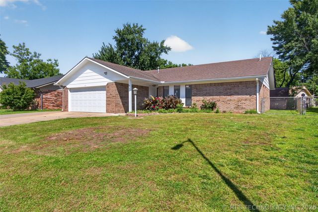 113 Magnolia Avenue, Pryor, OK 74361