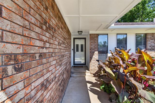 113 Magnolia Avenue, Pryor, OK 74361