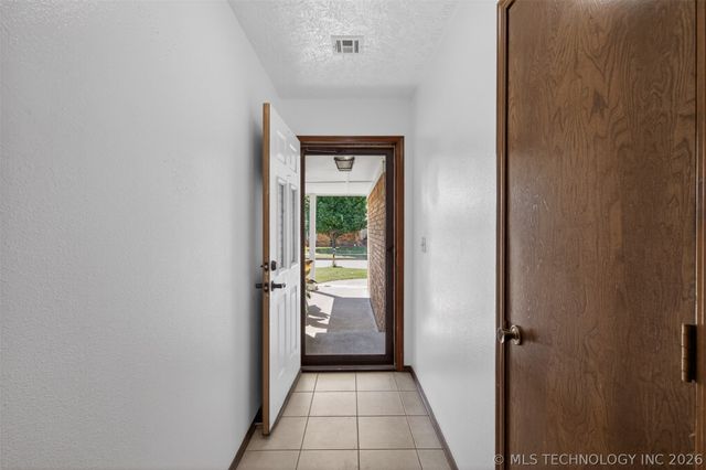 113 Magnolia Avenue, Pryor, OK 74361