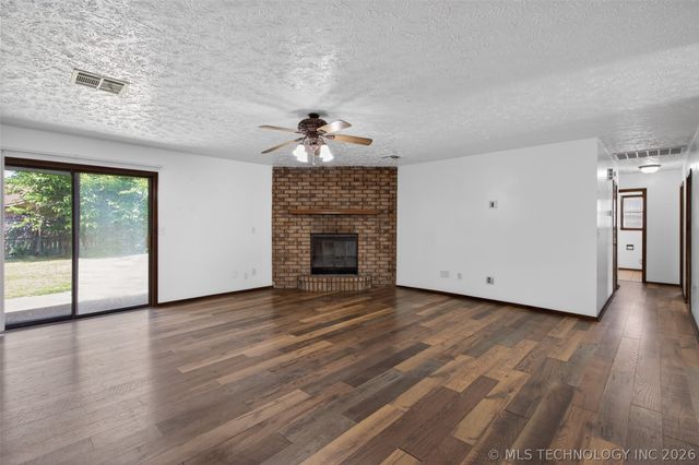 113 Magnolia Avenue, Pryor, OK 74361