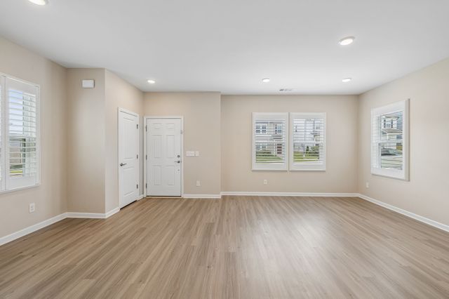 182 Oasis Dr, La Vergne, TN 37086