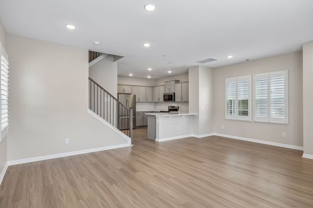 182 Oasis Dr, La Vergne, TN 37086