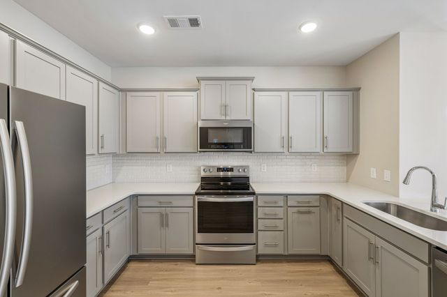 182 Oasis Dr, La Vergne, TN 37086
