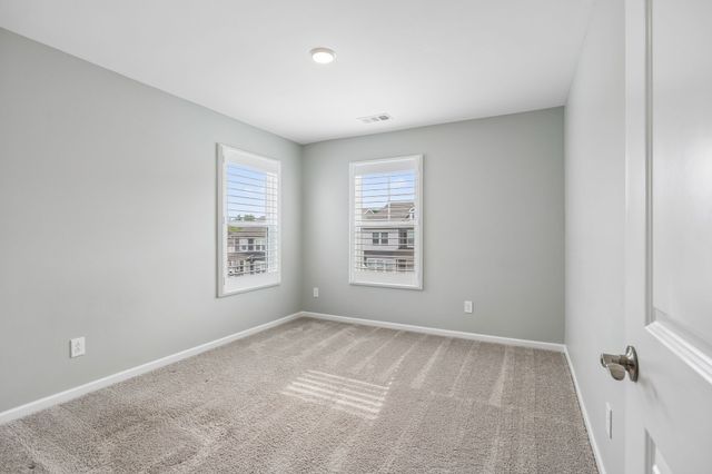 182 Oasis Dr, La Vergne, TN 37086