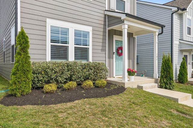 182 Oasis Dr, La Vergne, TN 37086