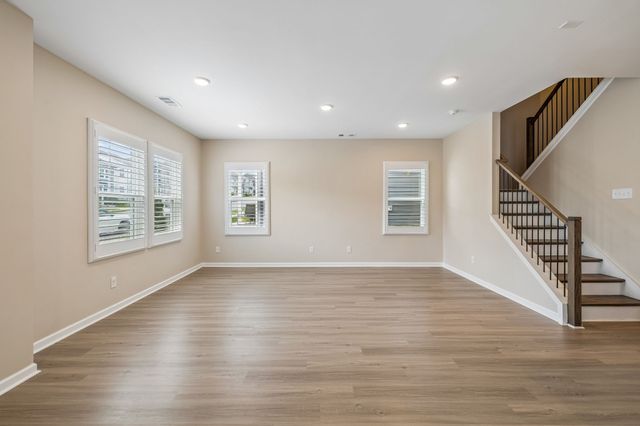 182 Oasis Dr, La Vergne, TN 37086