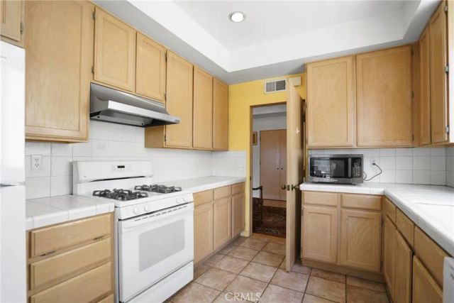 4454 Ventura Canyon 105, Sherman Oaks, CA 91423
