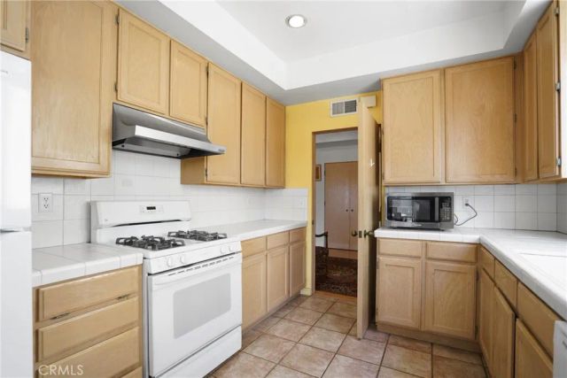 4454 Ventura Canyon 105, Sherman Oaks, CA 91423