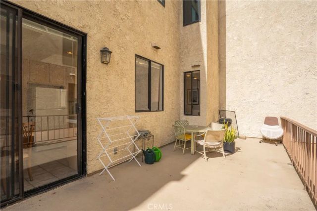 4454 Ventura Canyon 105, Sherman Oaks, CA 91423