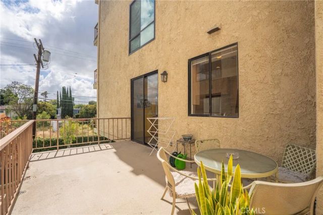 4454 Ventura Canyon 105, Sherman Oaks, CA 91423