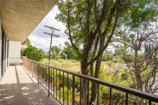 4454 Ventura Canyon 105, Sherman Oaks, CA 91423