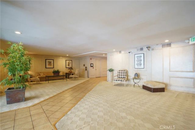 4454 Ventura Canyon 105, Sherman Oaks, CA 91423