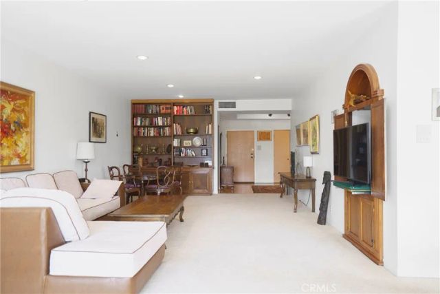 4454 Ventura Canyon 105, Sherman Oaks, CA 91423