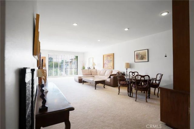 4454 Ventura Canyon 105, Sherman Oaks, CA 91423