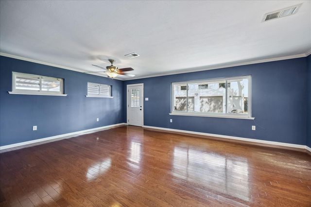 1136 Oak Tree Drive, Houston, TX 77055