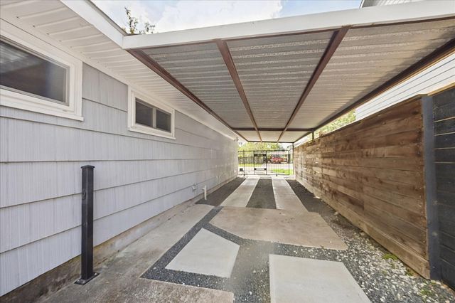 1136 Oak Tree Drive, Houston, TX 77055