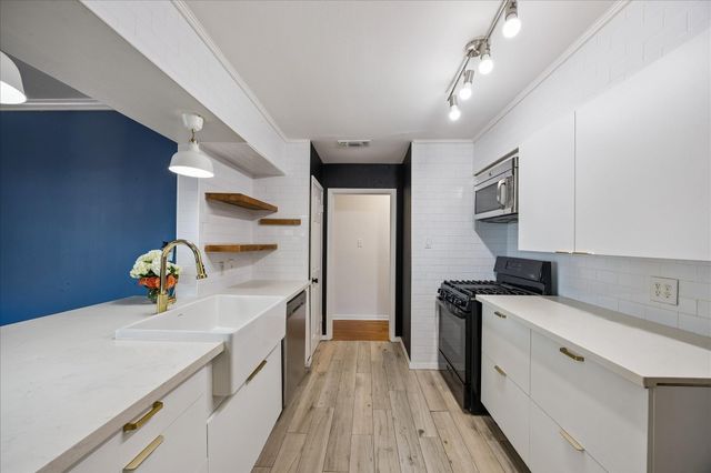 1136 Oak Tree Drive, Houston, TX 77055