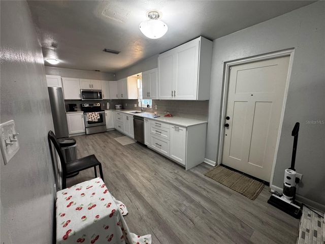 6914 N OLA AVENUE, Tampa, FL 33604