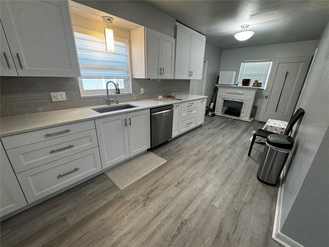 6914 N OLA AVENUE, Tampa, FL 33604