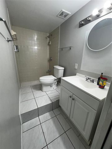 6914 N OLA AVENUE, Tampa, FL 33604