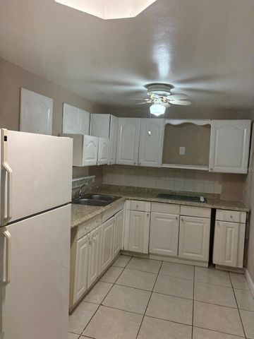 6914 N OLA AVENUE, Tampa, FL 33604