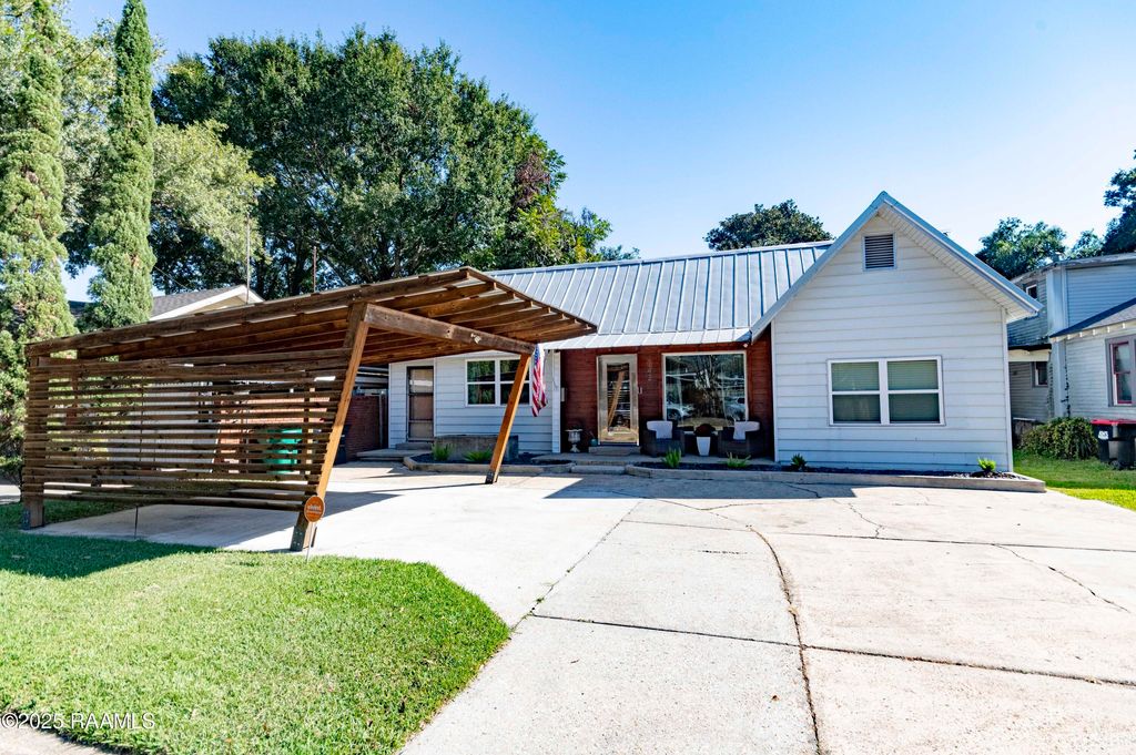 142 Cedar Crest Court, Lafayette, LA 70501