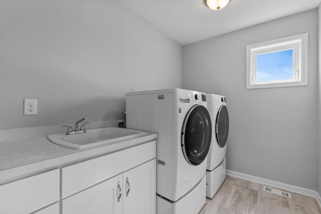 9188 Maas Circle, Minnetrista, MN 55375