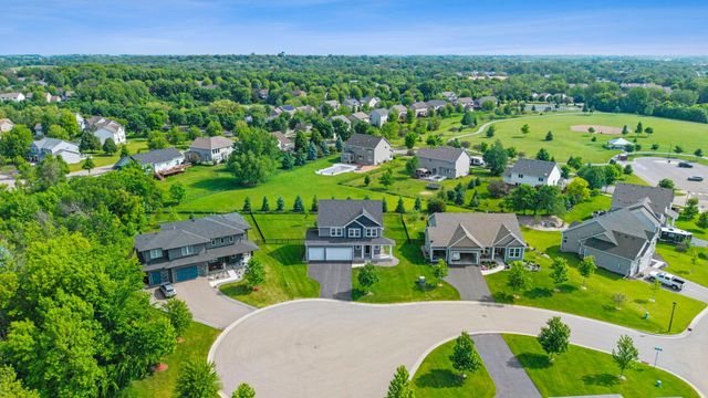 9188 Maas Circle, Minnetrista, MN 55375