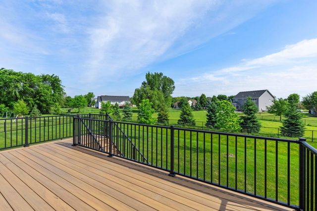 9188 Maas Circle, Minnetrista, MN 55375