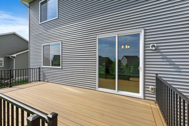9188 Maas Circle, Minnetrista, MN 55375
