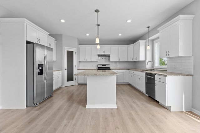 9188 Maas Circle, Minnetrista, MN 55375