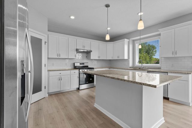 9188 Maas Circle, Minnetrista, MN 55375