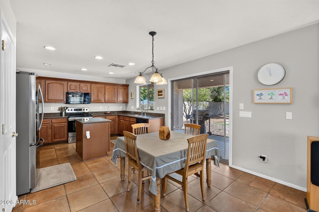 21073 N SANSOM Drive, Maricopa, AZ 85138 — photo 5